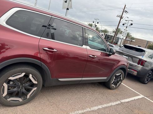Used 2023 Kia Telluride S image 12
