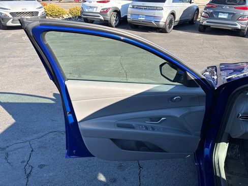 Used 2023 Hyundai Elantra SEL image 38