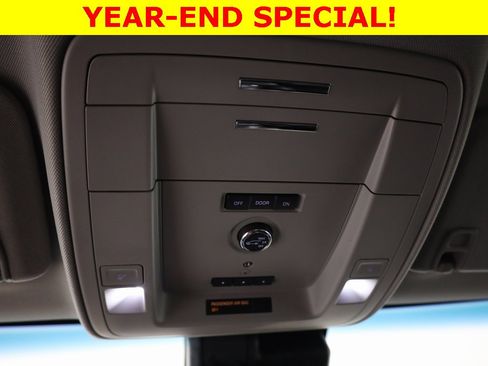 Used 2018 Chevrolet Suburban LT image 24