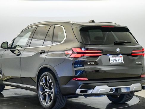 Used 2026 BMW X5 xDrive40i w/ Premium Package AWD/4WD image 2