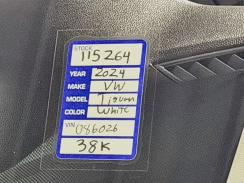 Certified 2024 Volkswagen Tiguan SE w/ Panoramic Sunroof Package AWD/4WD image 26
