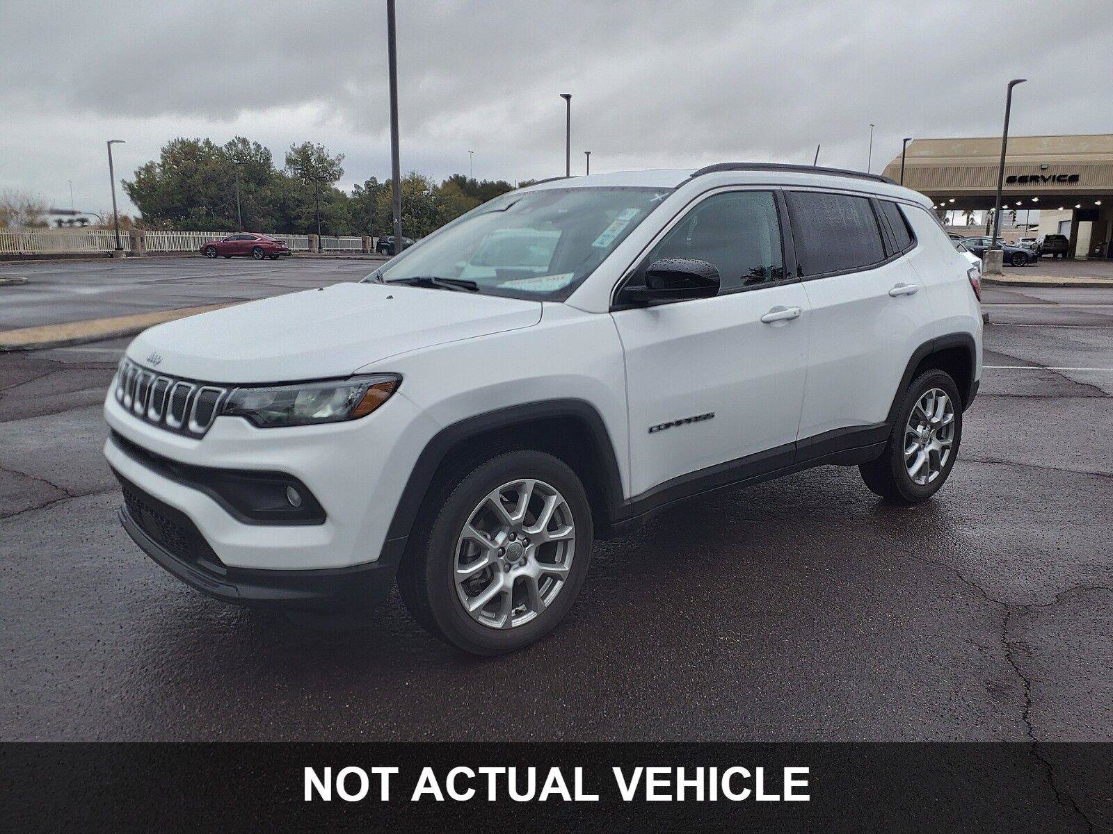 Used 2024 Jeep Compass Latitude AWD/4WD image 3