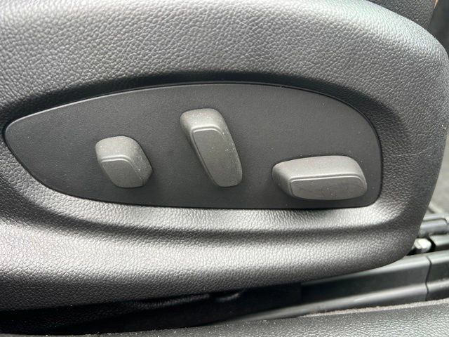 Used 2015 Chevrolet Impala LT w/ Convenience Package FWD image 32
