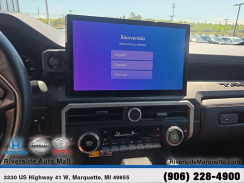 Used 2024 Toyota Tacoma Limited w/ Limited Package (LT) AWD/4WD image 17