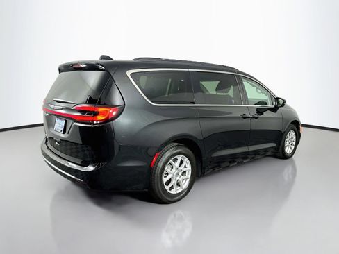 Used 2022 Chrysler Pacifica Touring-L FWD image 7