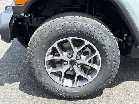 New 2026 Jeep Gladiator Sport AWD/4WD image 10