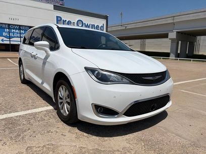 Used 2020 Chrysler Pacifica Touring w/ Advanced Safetytec Group