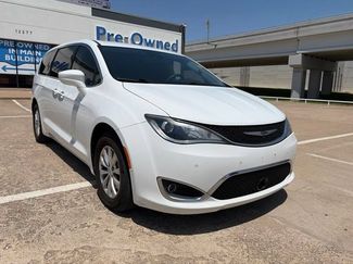 Used 2020 Chrysler Pacifica Touring w/ Advanced Safetytec Group FWD video 1