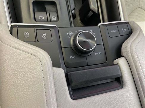 Certified 2026 Toyota Grand Highlander Platinum image 24