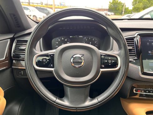 Used 2018 Volvo XC90 T6 Momentum w/ Convenience Package AWD/4WD image 10