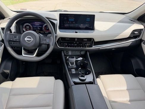 Used 2024 Nissan Rogue SL w/ SL Premium Package image 11