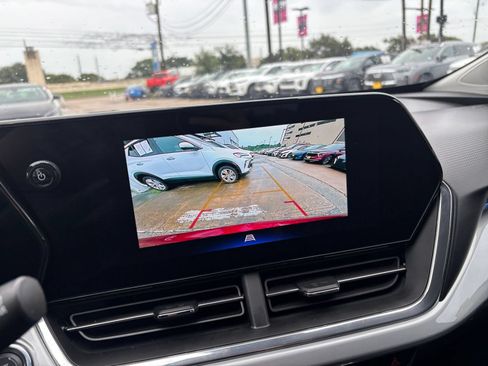 Used 2025 Chevrolet Trax LT w/ LT Convenience Package FWD image 21