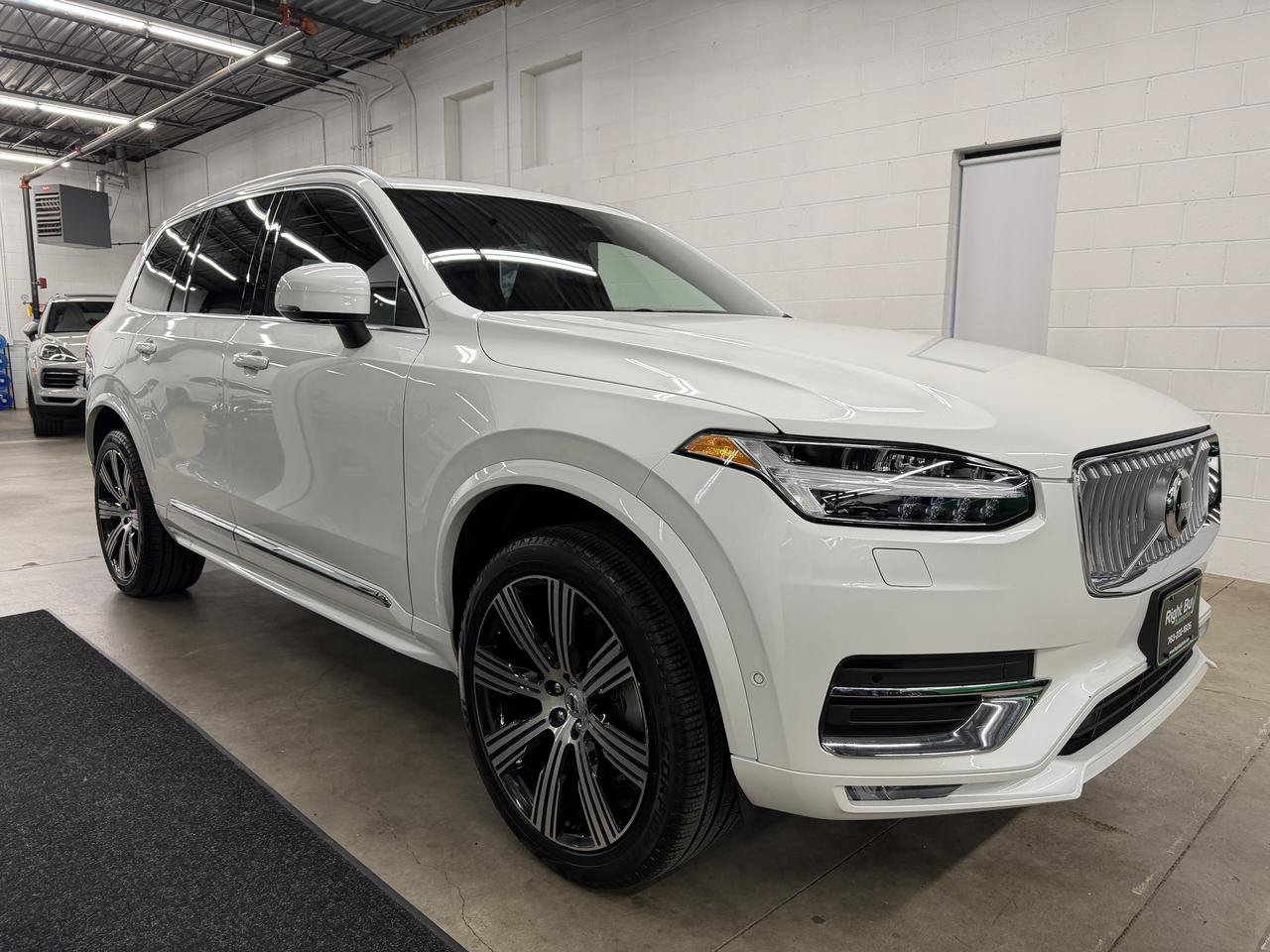 Used 2025 Volvo XC90 B6 Ultra w/ Protection Package Premier AWD/4WD image 3