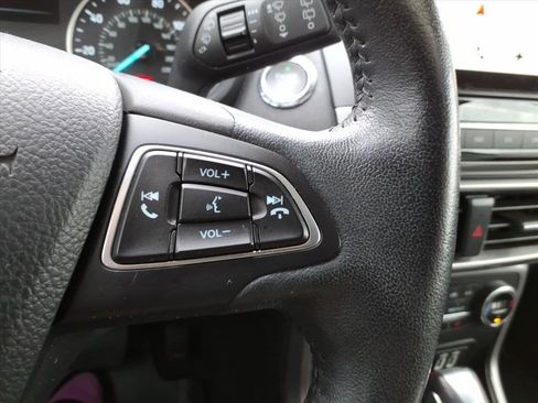 Used 2018 Ford EcoSport SE w/ SE Convenience Package image 19