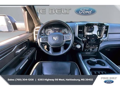 Used 2023 RAM 1500 Laramie AWD/4WD image 5