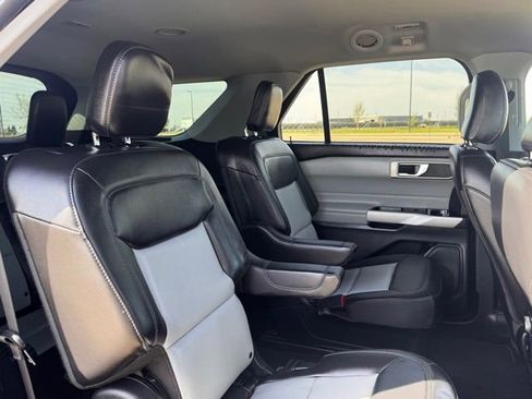 Used 2022 Ford Explorer XLT w/ Equipment Group 202A AWD/4WD image 25