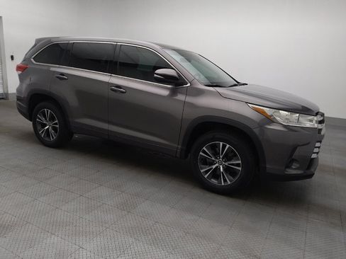 Used 2018 Toyota Highlander LE image 11