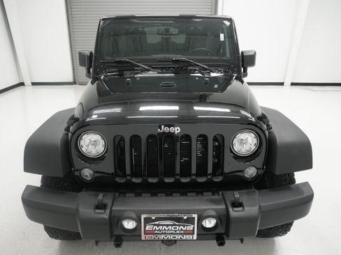 Used 2017 Jeep Wrangler Rubicon w/ Power Convenience Group AWD/4WD image 2