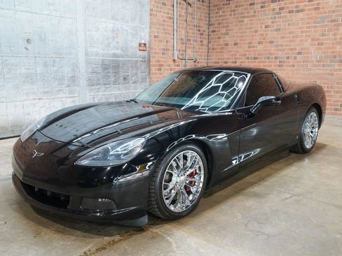 Used 2008 Chevrolet Corvette Coupe w/ Z51 Performance Package RWD image 8