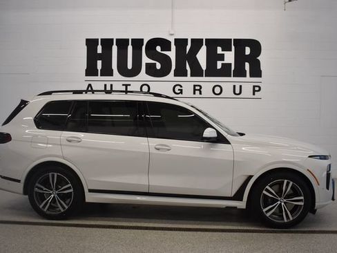 Used 2024 BMW X7 xDrive40i w/ M Sport Package AWD/4WD image 2