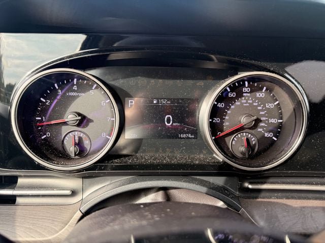 Used 2024 Kia Carnival EX FWD image 7