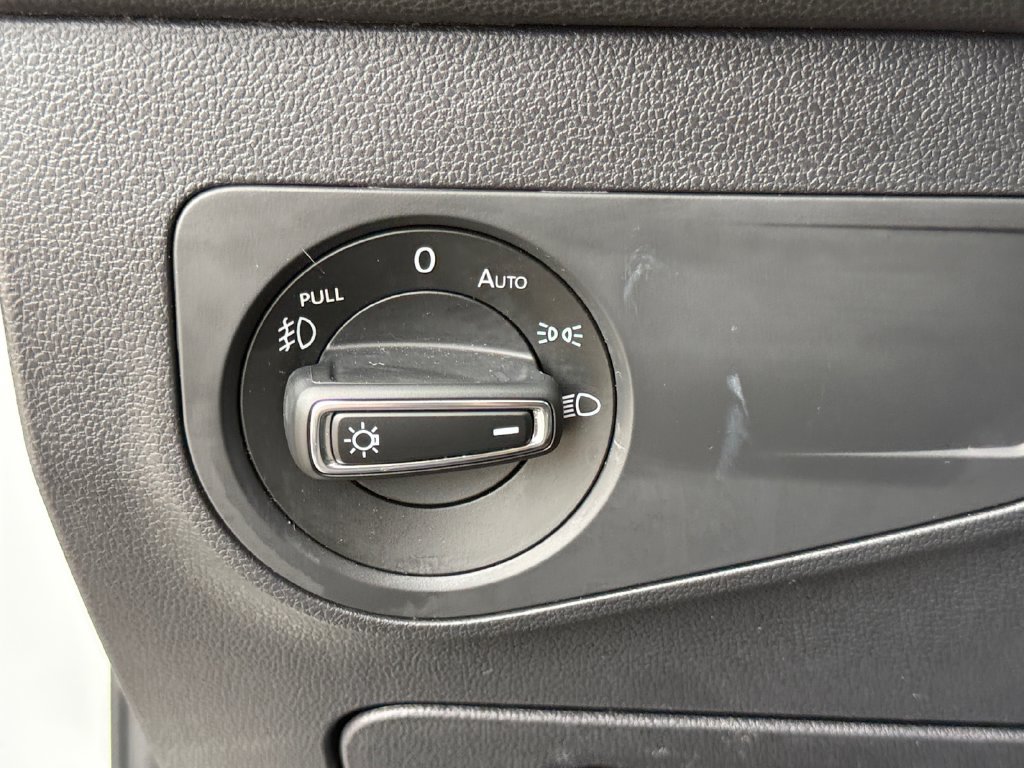 Used 2018 Volkswagen Tiguan SEL AWD/4WD image 21