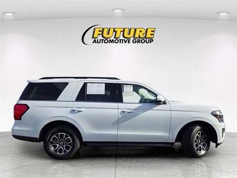 Used 2024 Ford Expedition XLT image 3
