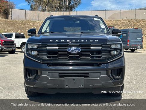 Used 2025 Ford Expedition Max Active AWD/4WD image 9