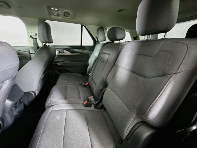 Used 2025 Ford Explorer Active AWD/4WD image 23