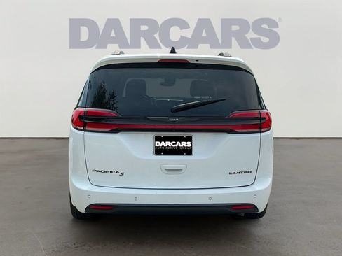 Used 2025 Chrysler Pacifica Limited FWD image 6