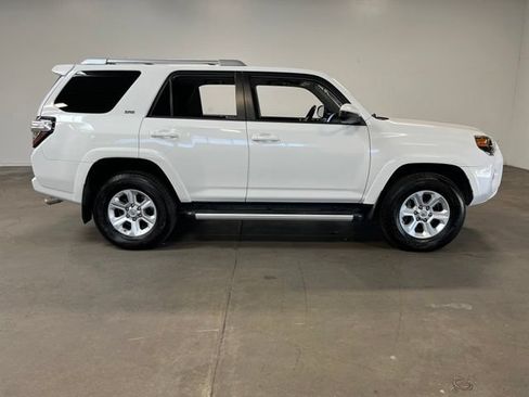 Used 2017 Toyota 4Runner SR5 AWD/4WD image 2