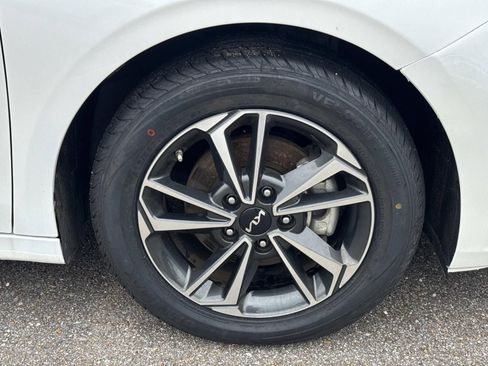 Used 2024 Kia Forte LXS FWD image 4