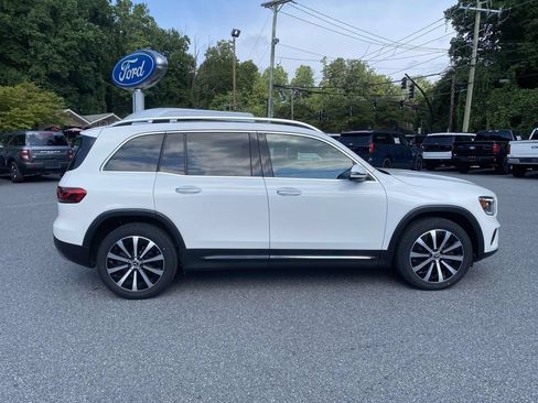 Used 2022 Mercedes-Benz GLB 250 w/ Premium Package Lite image 8