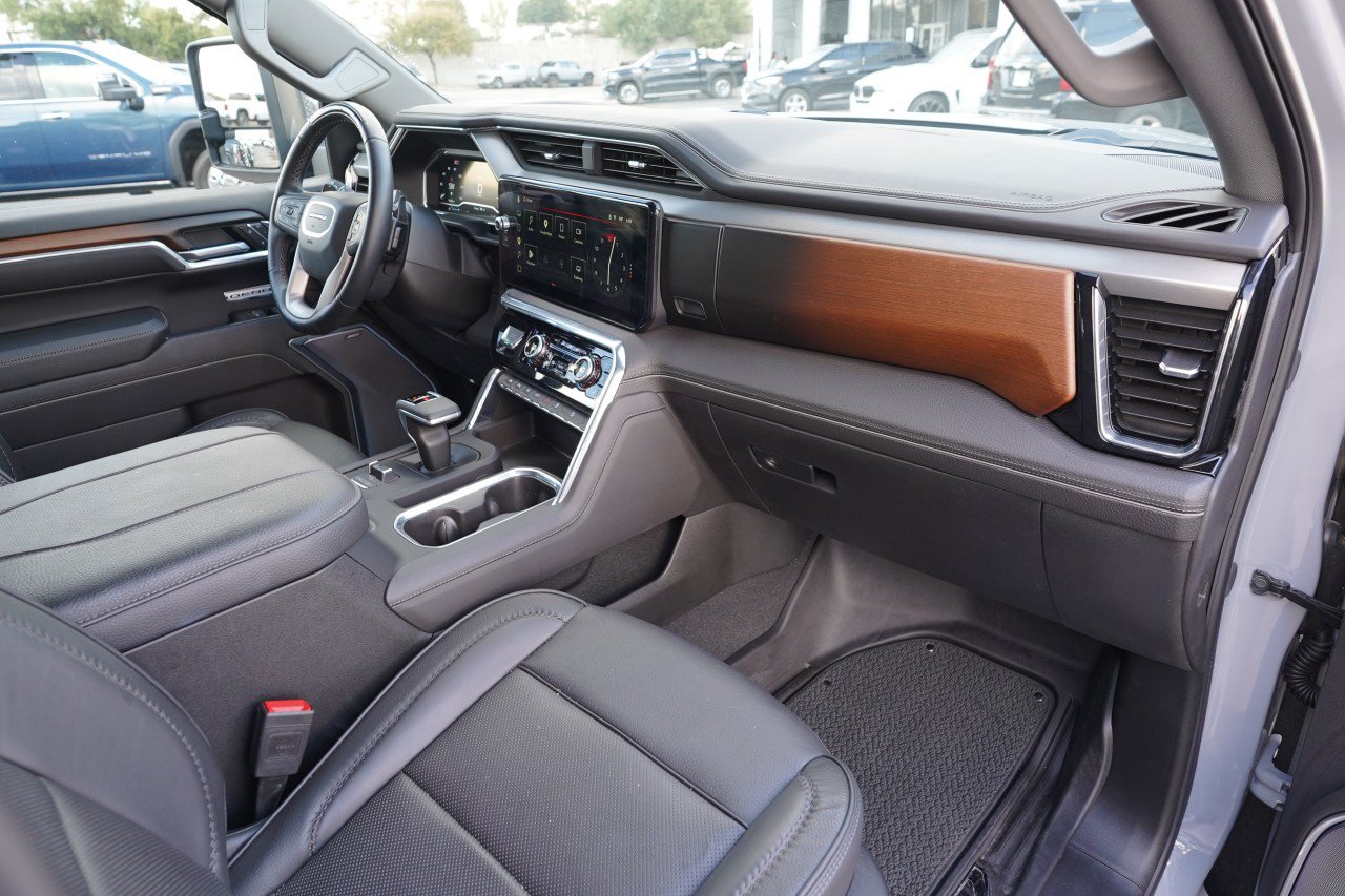 Used 2025 GMC Sierra 1500 Denali AWD/4WD image 24