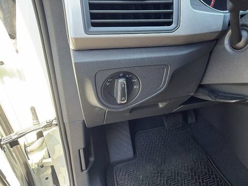 Used 2020 Volkswagen Atlas Cross Sport SE w/ Panoramic Sunroof Package FWD image 31