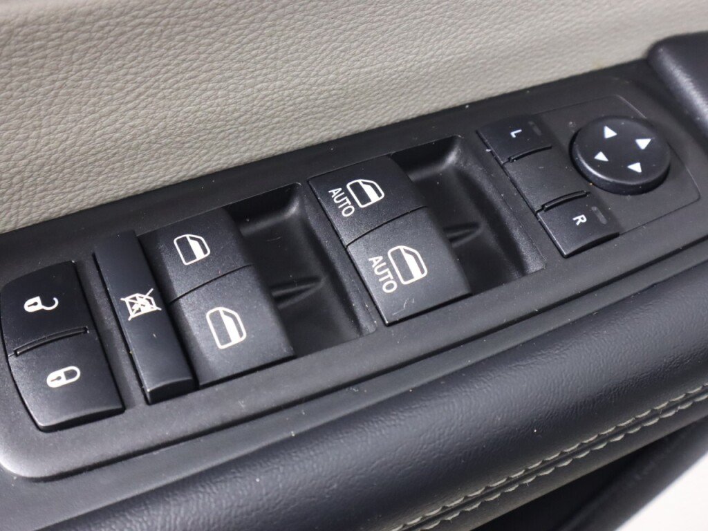 Used 2023 Chrysler Voyager LX FWD image 25