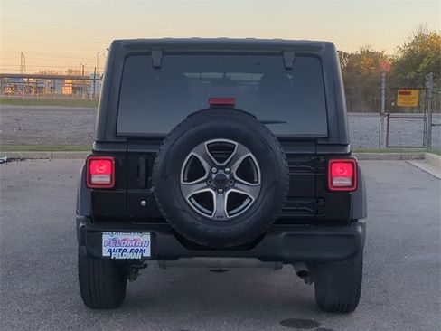 Certified 2018 Jeep Wrangler Unlimited Sport S image 4