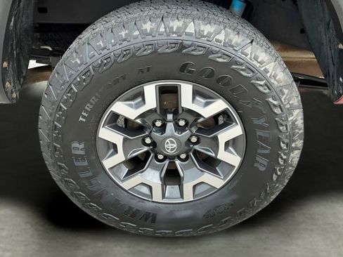 Used 2021 Toyota Tacoma TRD Off-Road AWD/4WD image 33