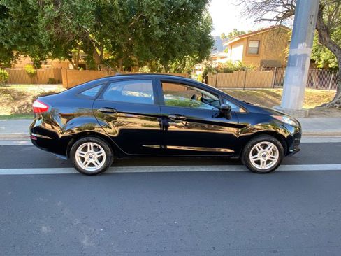 Used 2019 Ford Fiesta SE image 4