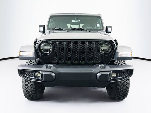 Used 2023 Jeep Gladiator Sport AWD/4WD image 2