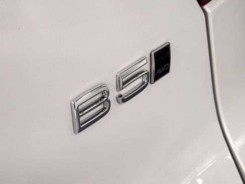 Certified 2026 Volvo XC40 B5 Plus AWD/4WD image 13