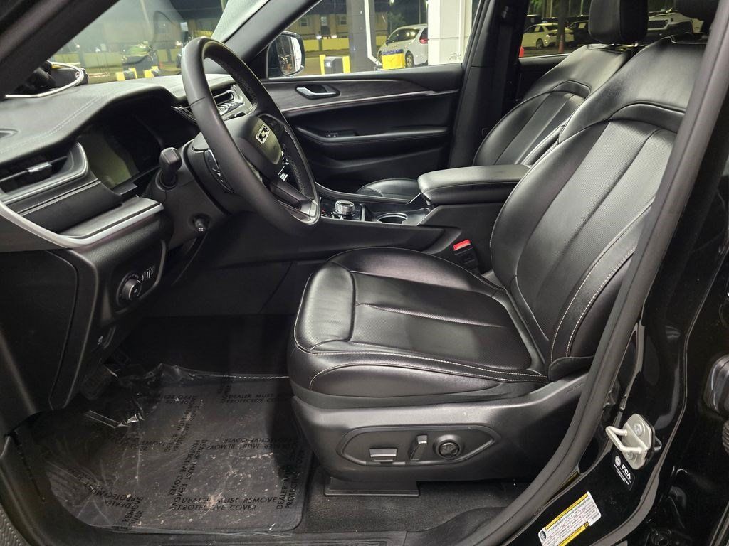 Used 2024 Jeep Grand Cherokee L Limited w/ Luxury Tech Group II AWD/4WD image 18