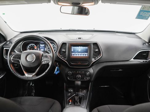 Used 2019 Jeep Cherokee Latitude w/ Cold Weather Group AWD/4WD image 13