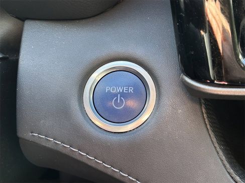 Used 2021 Toyota Highlander XLE image 31