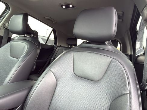 Used 2024 Kia Niro SX Touring image 11