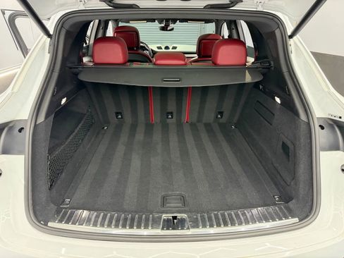 Used 2022 Porsche Cayenne Platinum Edition w/ Premium Package Plus image 17