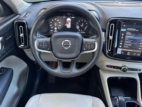 Used 2019 Volvo XC40 T5 Momentum AWD/4WD image 33