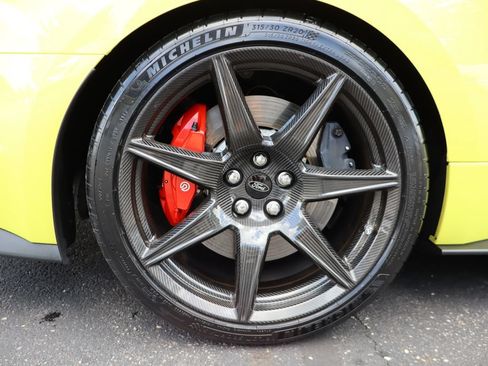 Used 2021 Ford Mustang Shelby GT500 w/ Carbon Fiber Track Pack RWD image 13