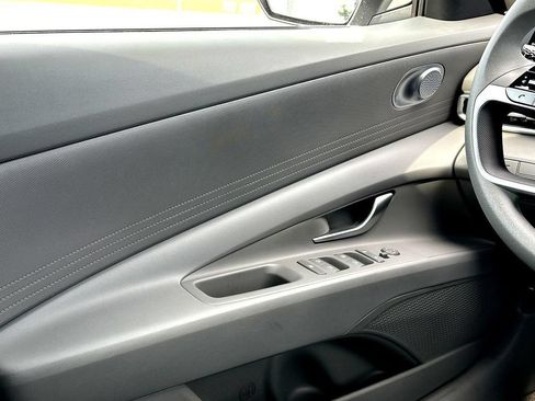 Used 2026 Hyundai Elantra SE FWD image 27