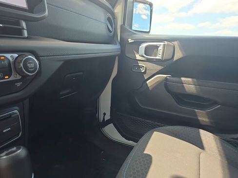 Used 2024 Jeep Wrangler Unlimited Rubicon 4xe AWD/4WD image 21